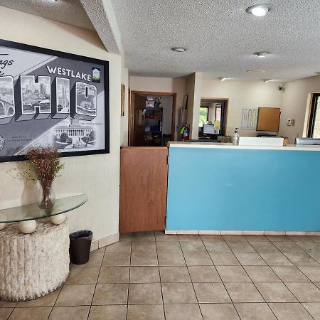 Westspring Inn - Westlake Cleveland Exteriör bild